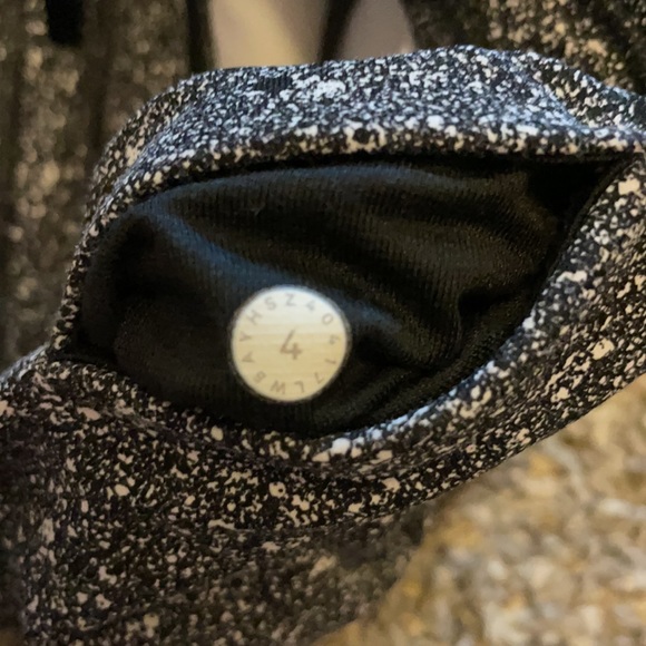 lululemon leggings size 4 - Picture 3 of 3